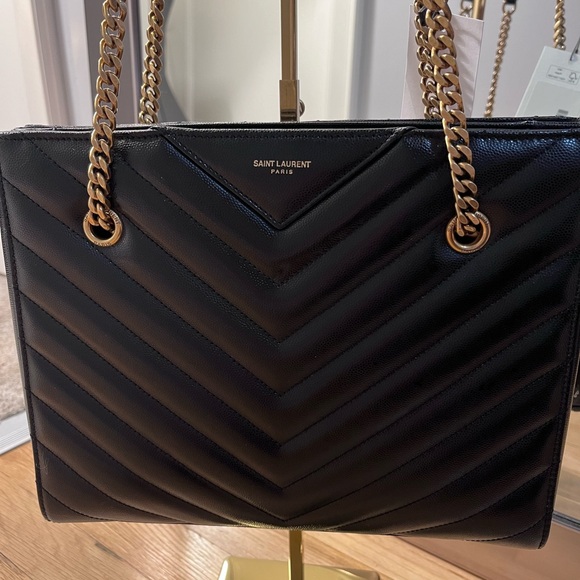 SOLD Saint Laurent Tribeca Shoulder Bag With Gold Hardware - Picture 4 of 15